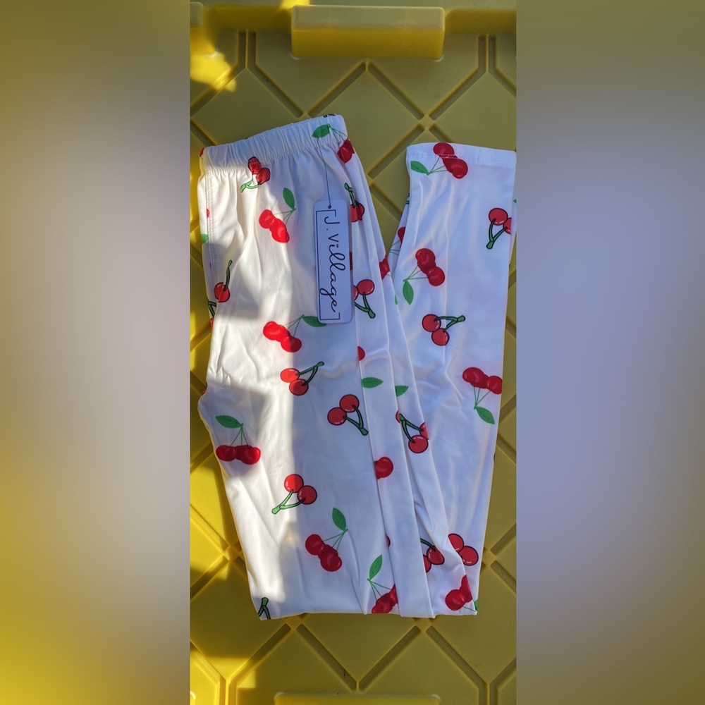 Plus size cherry leggings
